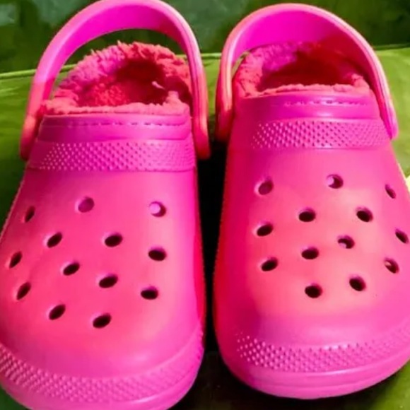 🆕 Fuzzy CROCS - Picture 5 of 5